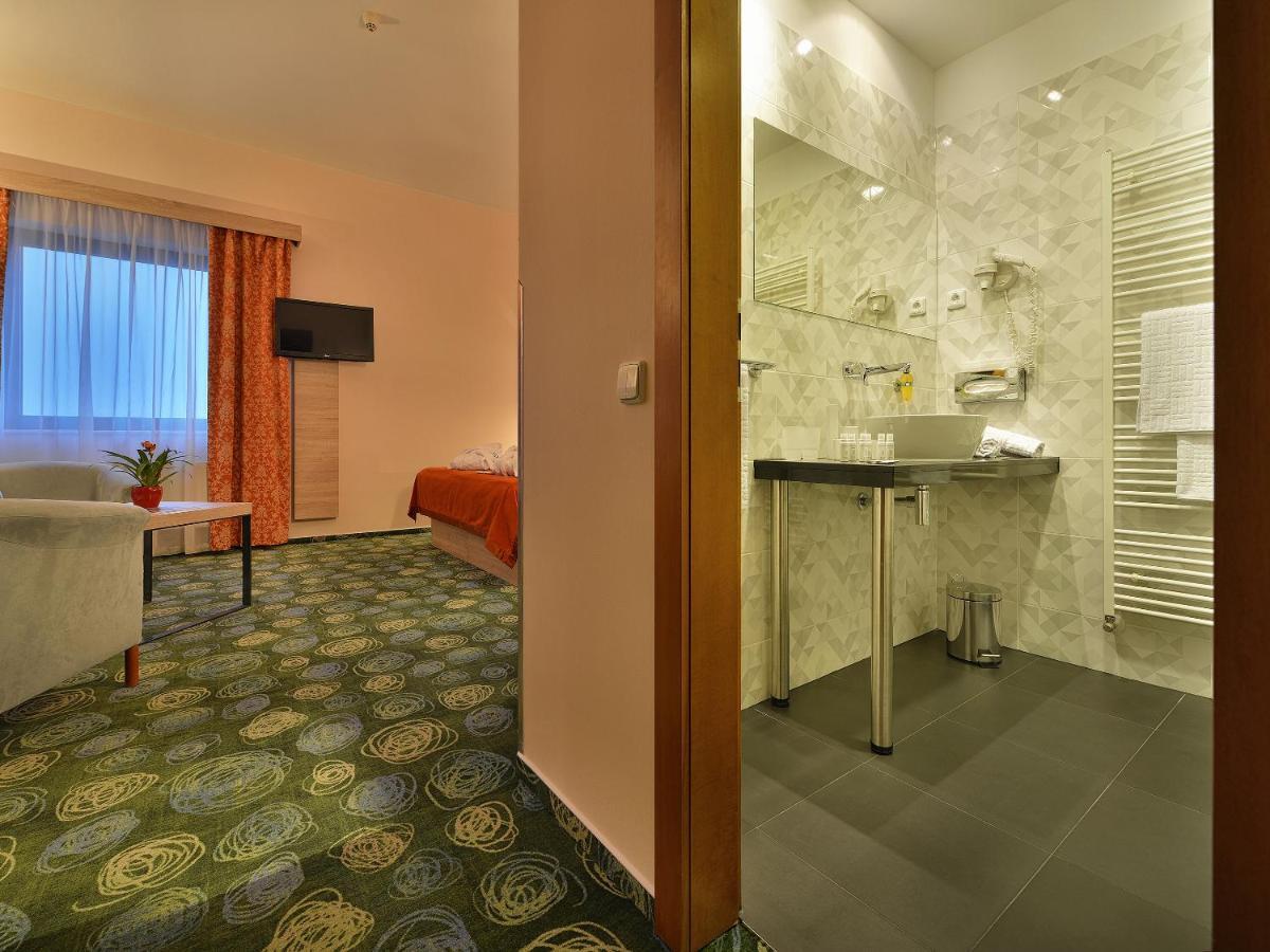 Superior Junior Suite,943086511:JPEG