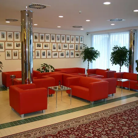 Ramada Airport Hotel Prague-3